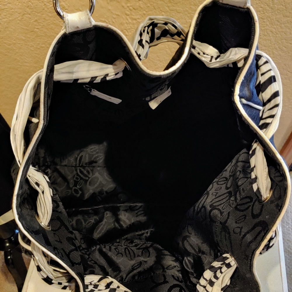 bebe San Francisco Signature B Flight Bag" - Picture 3 of 5